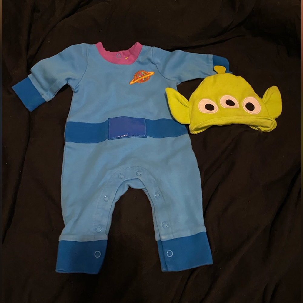 Toy Story Alien Outfit with hat. 0-3 Months.